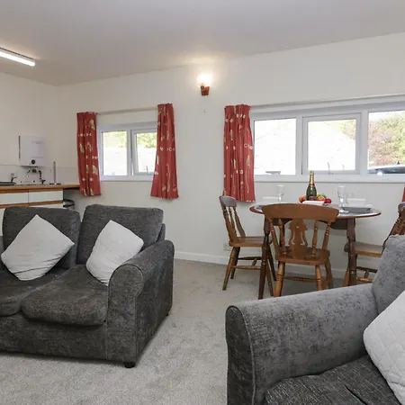 Newfield 2 Apartment *